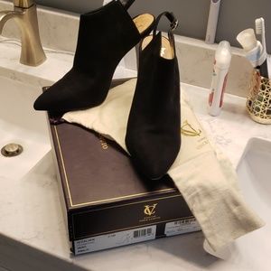 Signature Vince Camuto black suede booties